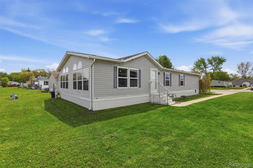29220 Tanglewood, Flat Rock, MI, 48134 | Card Image