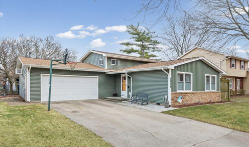 1818 Stratford Dr, Champaign, IL, 61821-5707 | Card Image