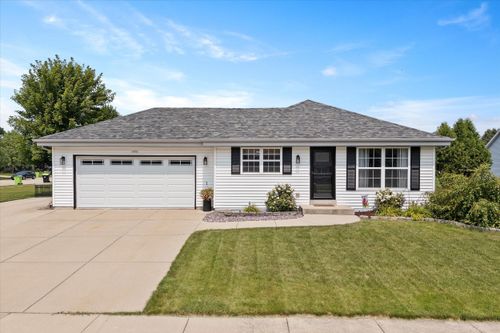 1072 Cleveland Ave, Hartford, WI, 53027-2777 | Card Image