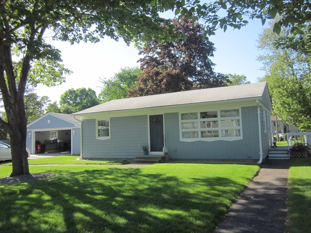 Domin Ave, Smithfield, RI 02917