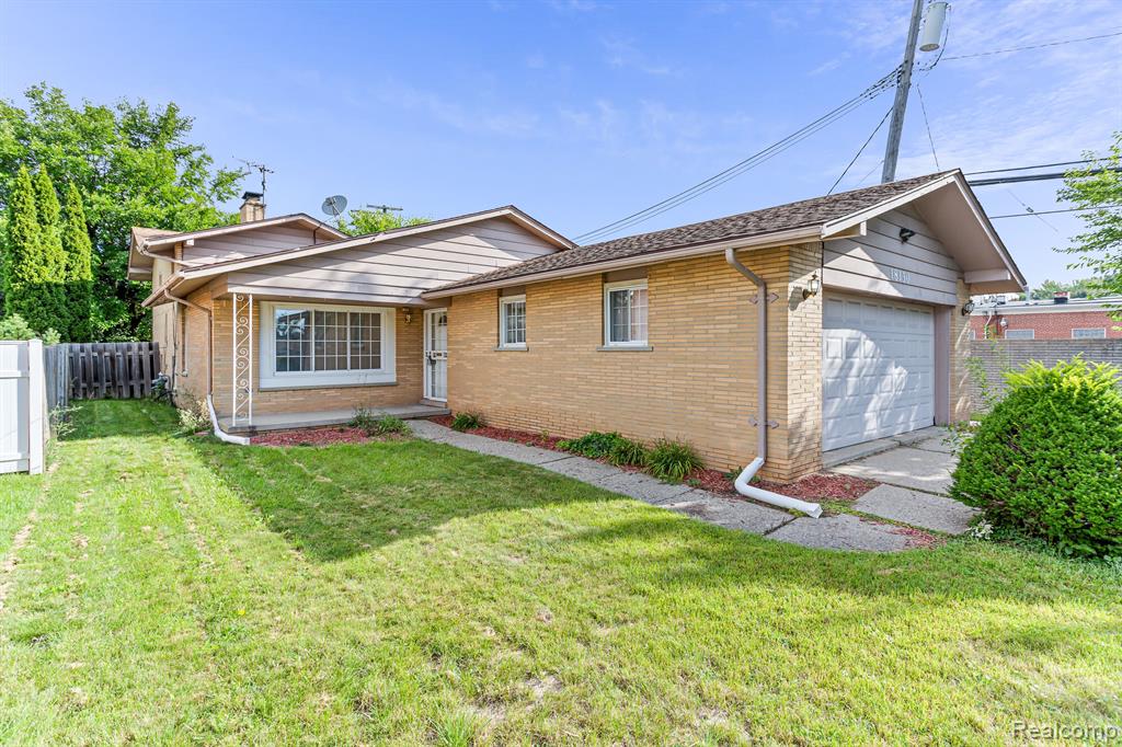 Roseland Blvd, Lathrup Village, MI 48076