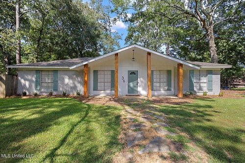 36 Pebble Hill Dr, Brandon, MS, 39042-2121 | Card Image