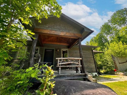 1032 Bonnie View Rd, Wilmington, NY, 12997-1800 | Card Image