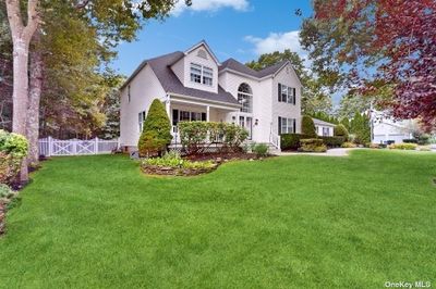 19 Scott Lane, House other with 5 bedrooms, 3 bathrooms and null parking in Manorville NY | Image 2