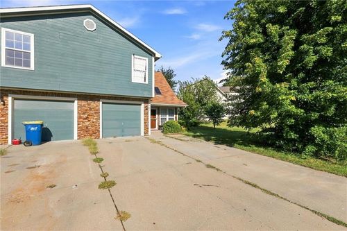 1862 Kingbird Ln, Liberty, MO, 64068-7434 | Card Image