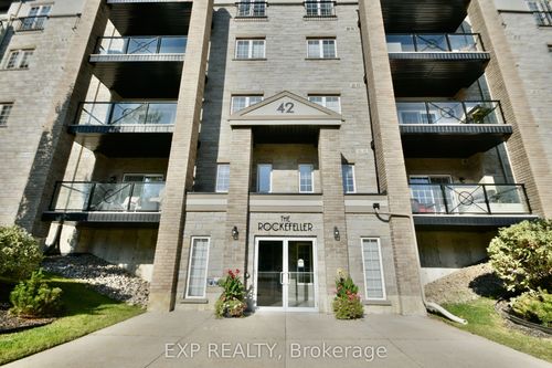 101-42 Ferndale Dr S, Barrie, ON, L4N2M5 | Card Image
