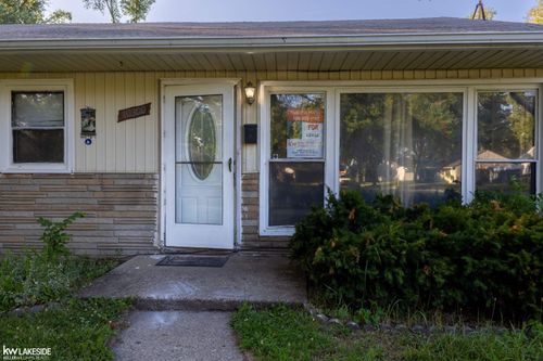 10300 Saratoga St, Oak Park, MI, 48237-2957 | Card Image