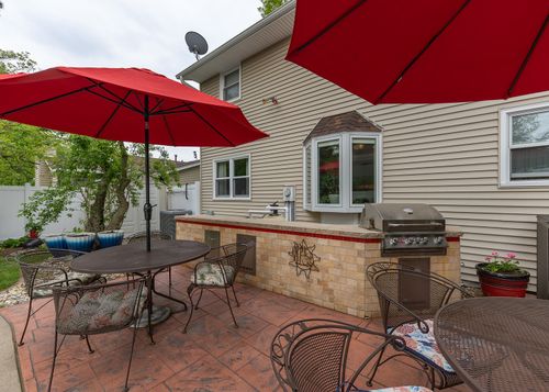 3805 Kenwood Ave, Davenport, IA, 52807-2354 | Card Image