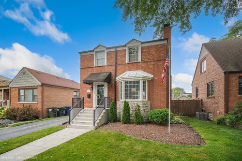 9717 S Hamlin Ave, Evergreen Park, IL, 60805-2951 | Card Image