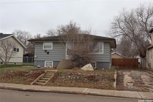 764 Fairford St E, Moose Jaw, SK, S6H0G2 | Card Image
