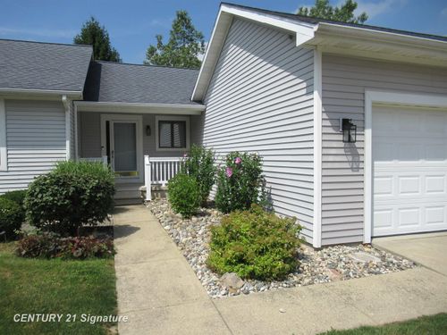 7228 Northfield Cir, Flushing, MI, 48433-9427 | Card Image
