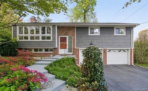 8 Glen Ln, Glenwood Landing, NY, 11547-3002 | Card Image