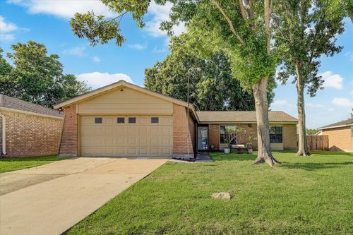 4922 Valley View Dr, La Porte, TX, 77571-2830 | Card Image