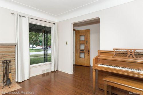 14305 Garfield, Redford, MI, 48239-3322 | Card Image