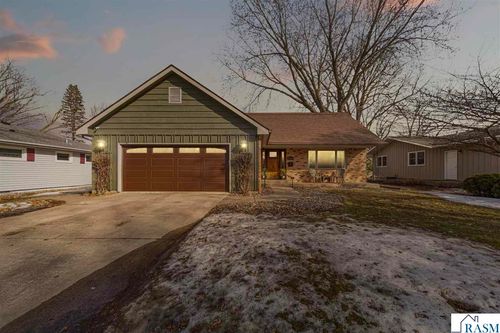 562 Maple Dr, Owatonna, MN, 55060-1967 | Card Image