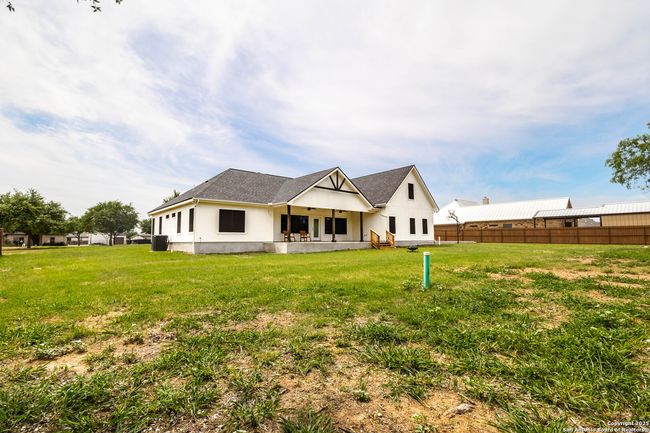 177 E Short Meadow Dr, House other with 4 bedrooms, 4 bathrooms and null parking in Lytle TX | Image 42