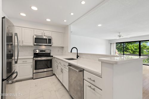 205-15 River Rd, Cos Cob, CT, 06807-2700 | Card Image