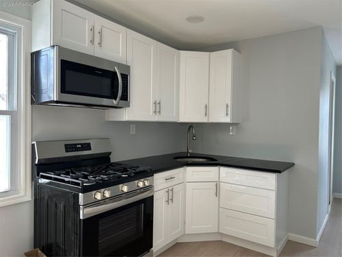 14 Spooner St, Floral Park, NY, 11001-2002 | Card Image