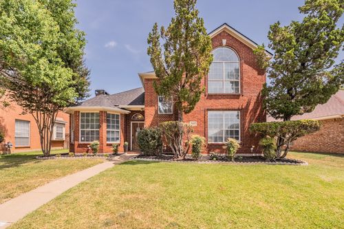 812 Chaparral Dr, Grand Prairie, TX, 75052-3152 | Card Image