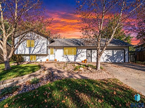 702 N Montgomery Ct Court, Sioux Falls, SD, 57103-6607 | Card Image