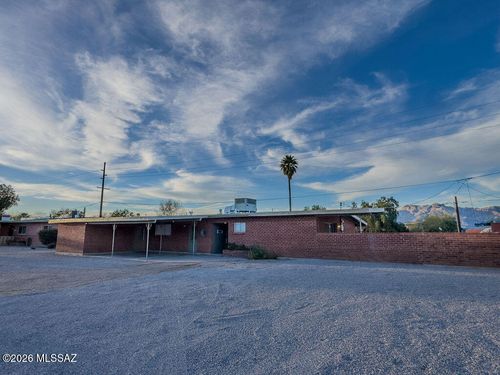 7041 E Hawthorne St, Tucson, AZ, 85710-1232 | Card Image