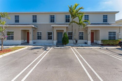 465-465 Ne 5th Pl, Florida City, FL, 33034-3286 | Card Image