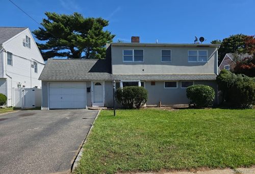22 Tarry Ln, Levittown, NY, 11756-4026 | Card Image