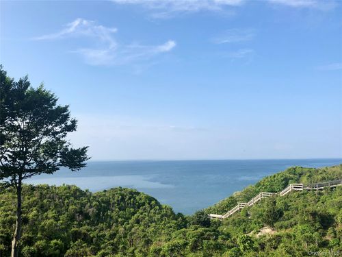 508 Fox Hill Dr, Baiting Hollow, NY, 11933-9509 | Card Image