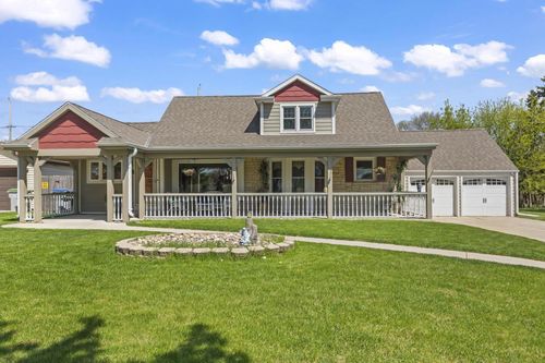1524 W Grange Avenue, Milwaukee, WI, 53221 | Card Image