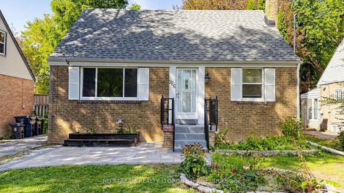 226 Oakridge Dr, Scarborough, ON, M1M2B3 | Card Image
