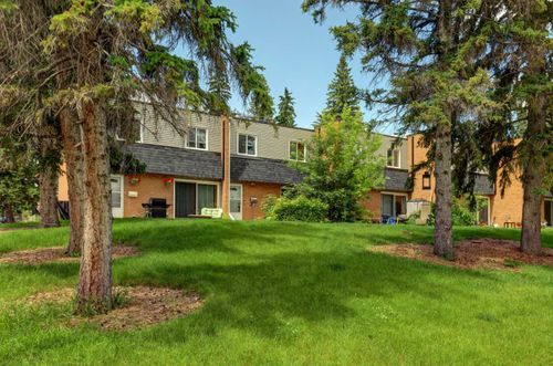 3525 43 St Sw, Calgary, AB, T3E3P4 | Card Image