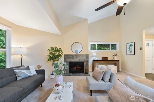 k8-14633 Ne 40th St, Bellevue, WA, 98007-3370 | Card Image