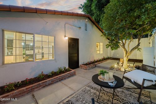 1637 N Alvarado St, Los Angeles, CA, 90026-2523 | Card Image