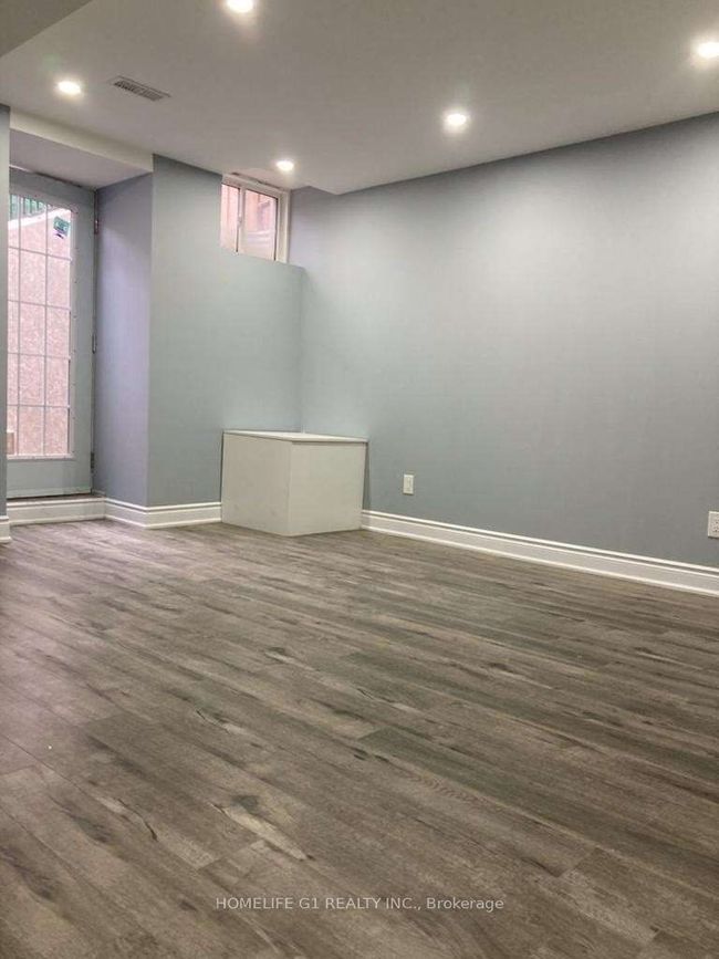 11 Ledger Point Cres, House other with 2 bedrooms, 1 bathrooms and 1 parking in Brampton ON | Image 5