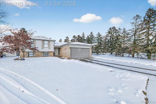 37959 Streamview Dr, Sterling Heights, MI, 48312-2549 | Card Image