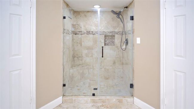 Standing shower | Image 13