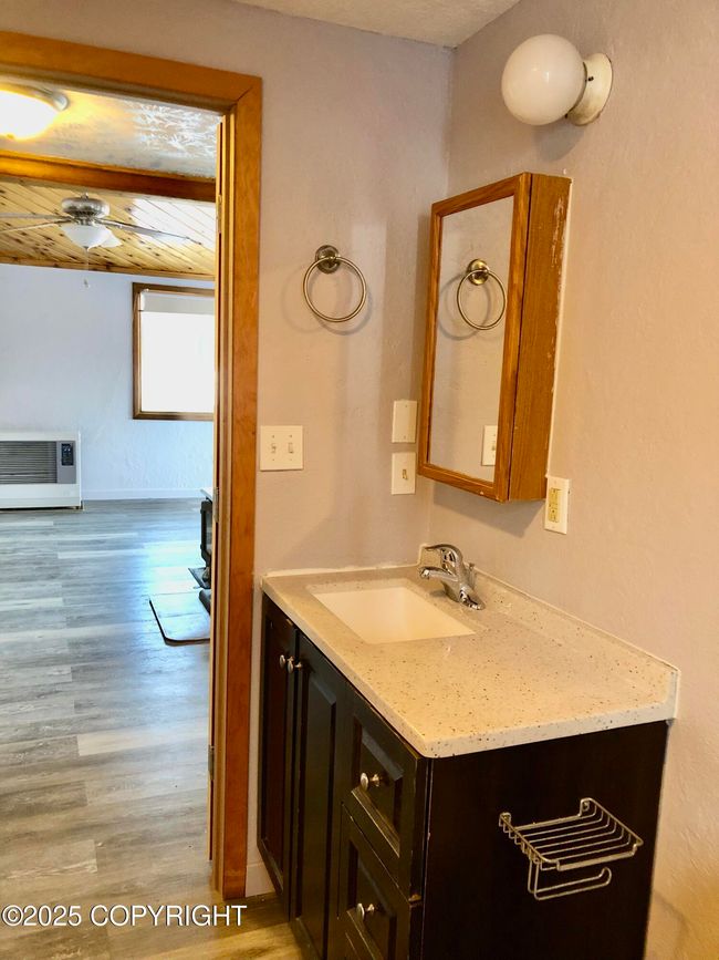 Main level bathroom | Image 12