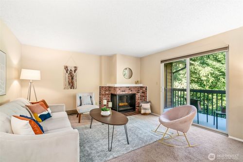 c203-15617 Ne 18th St, Bellevue, WA, 98008-2756 | Card Image