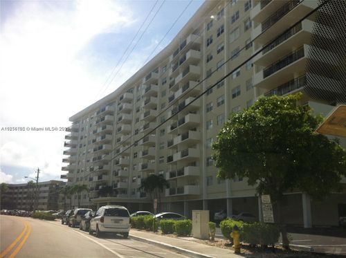 apt-810-401 Golden Isles Dr, Hallandale Beach, FL, 33009-7520 | Card Image