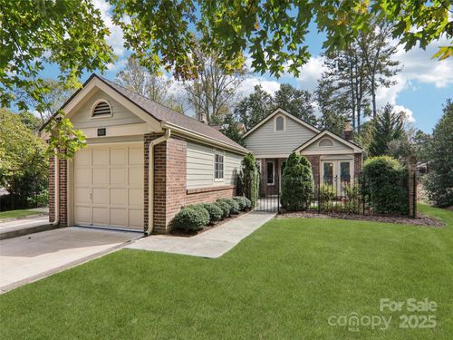 102 Glenbrook Dr, Hendersonville, NC, 28739-4070 | Card Image