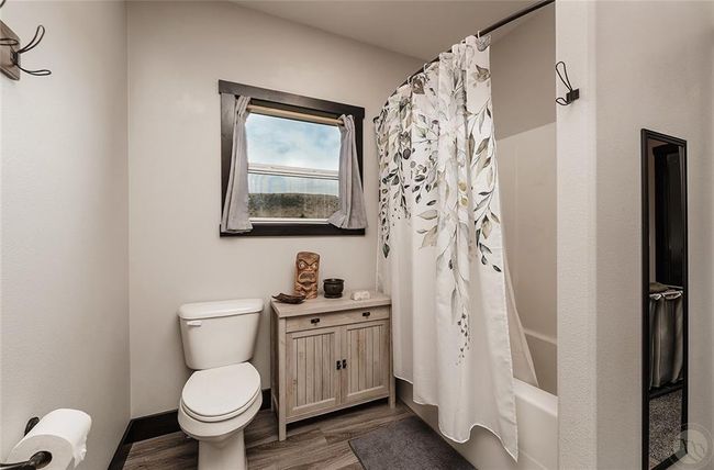 Primary bath with tub/shower combo | Image 19