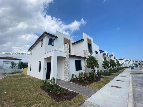 575-575 Ne 208th Ter, Miami, FL, 33179-3588 | Card Image