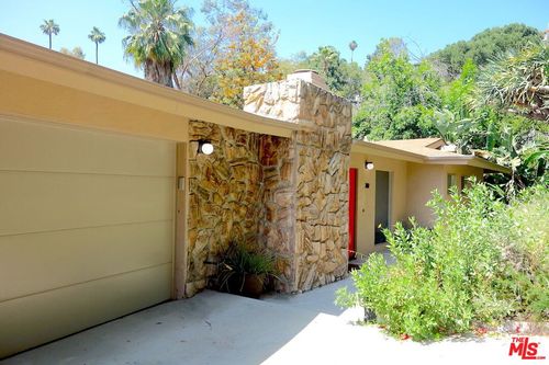 702 Cavanagh Rd, Glendale, CA, 91207-1412 | Card Image