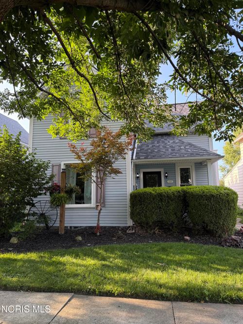 720 W Center St, Fostoria, OH, 44830-1712 | Card Image