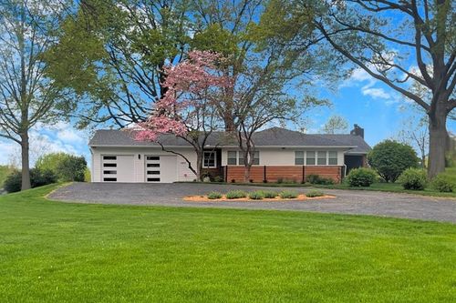 4402 S Phelps Rd, Independence, MO, 64055-5104 | Card Image