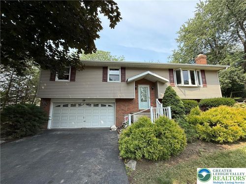 19 W Sylvan Dr, NORTHAMPTON, PA, 18067-8961 | Card Image
