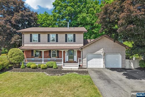 4 Holyoke Rd, Wayne, NJ, 07470-2054 | Card Image