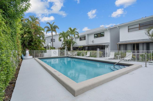 2116 Ne 44 Th St, Townhouse with 2 bedrooms, 2 bathrooms and null parking in Lighthouse Point FL | Image 25