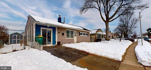 11 Easter Ln, Levittown, PA, 19054-3201 | Card Image