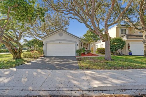 9012 Lake Park Cir S, Davie, FL, 33328-7007 | Card Image
